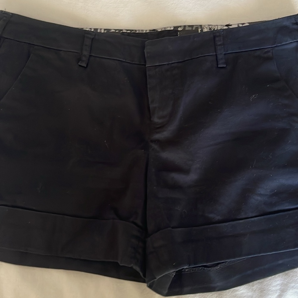 Black short. Guess
